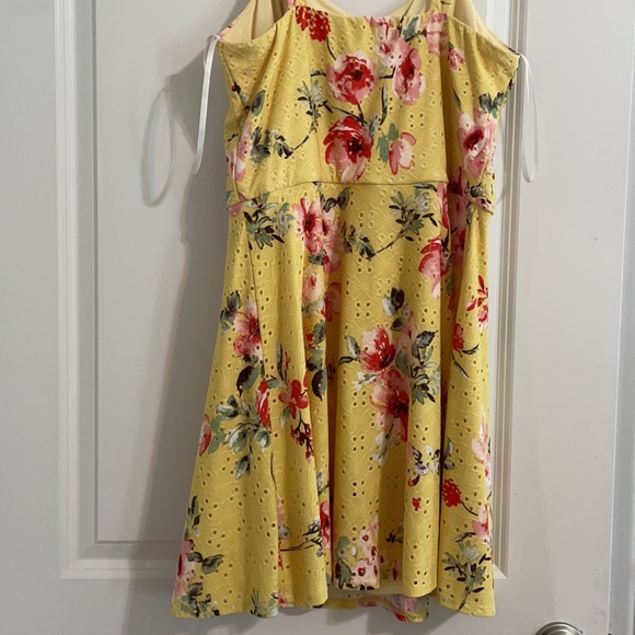 Floral eyelet dress yellow box dress Large - Picture 6 of 9